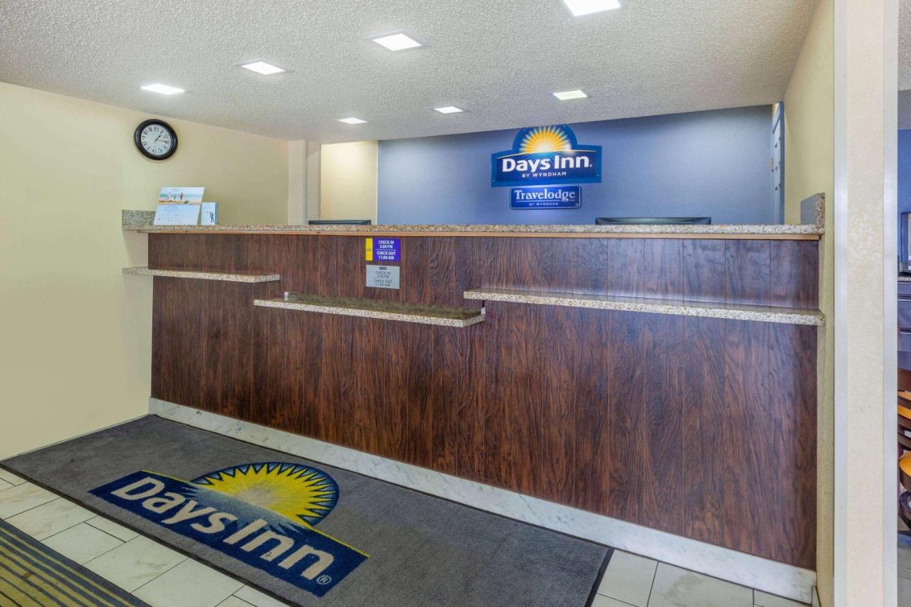 Days Inn By Wyndham Charles Town Exteriör bild