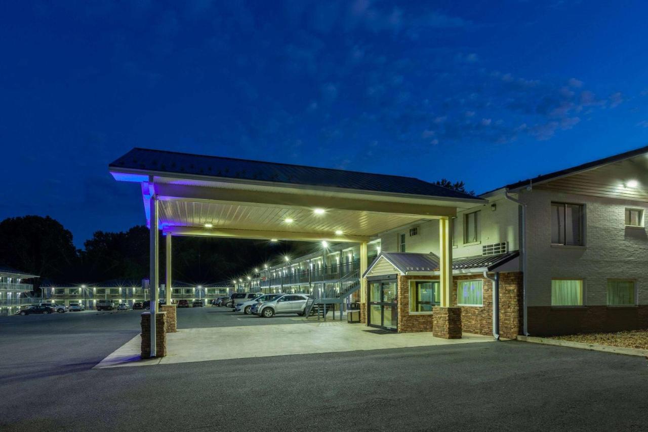 Days Inn By Wyndham Charles Town Exteriör bild